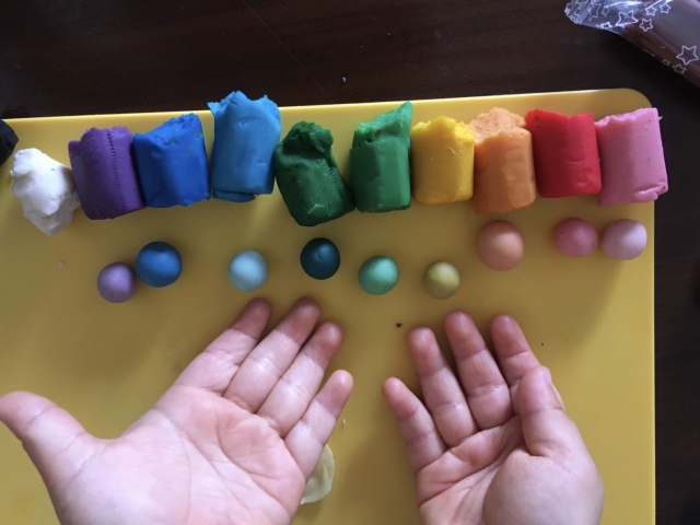 発達障害の子どもの想像力を育てる 粘土遊びの効果とレシピを大公開 パステル総研