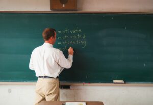 板書を写せない